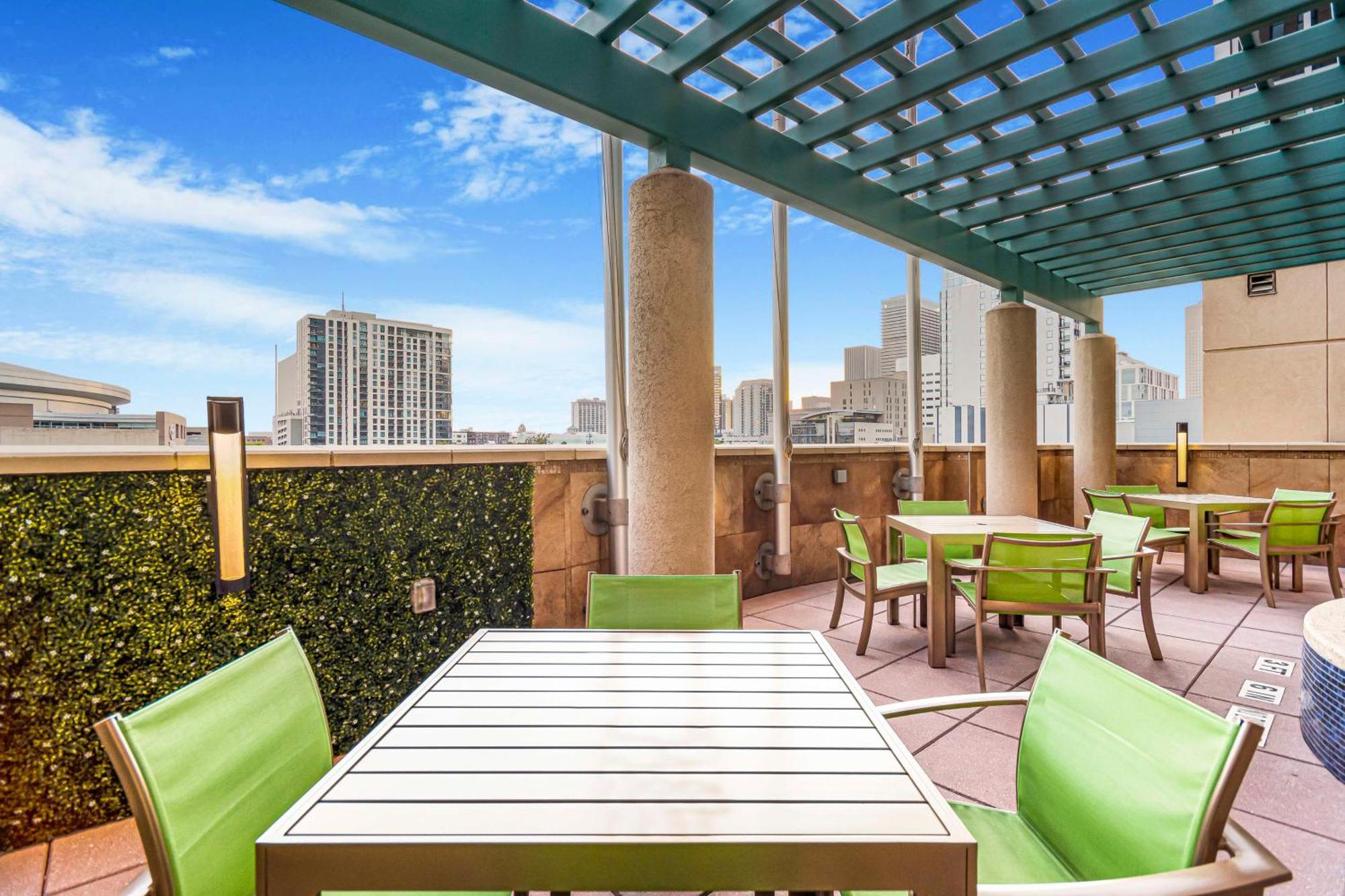 Embassy Suites Houston - Downtown Extérieur photo